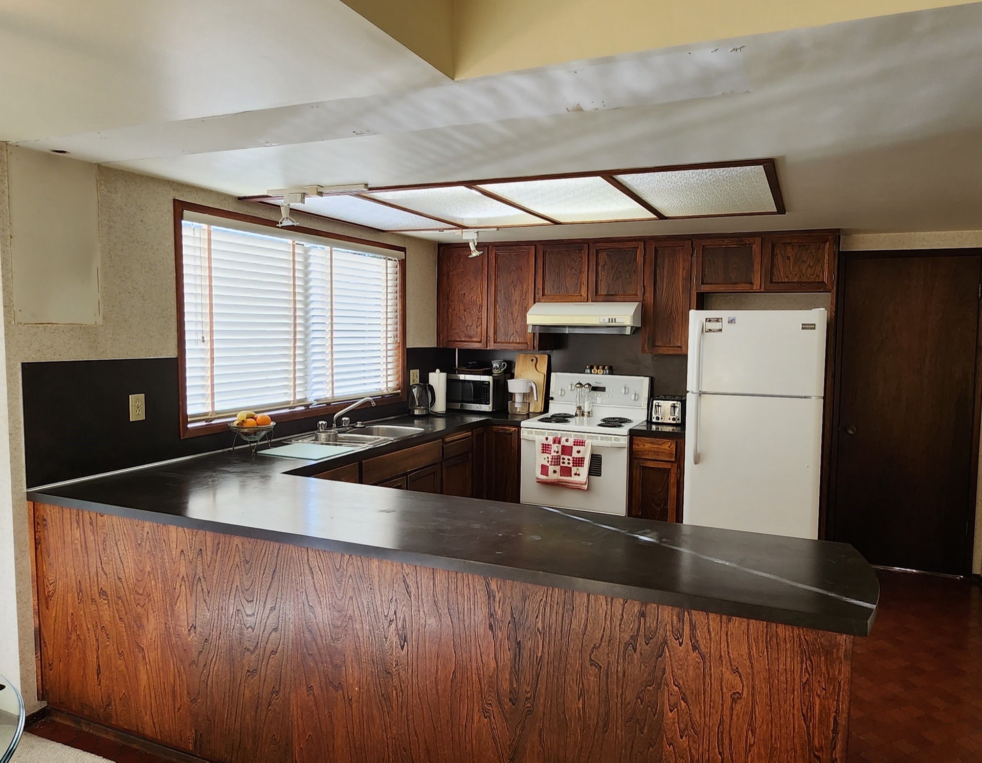 Kitchen before renovation